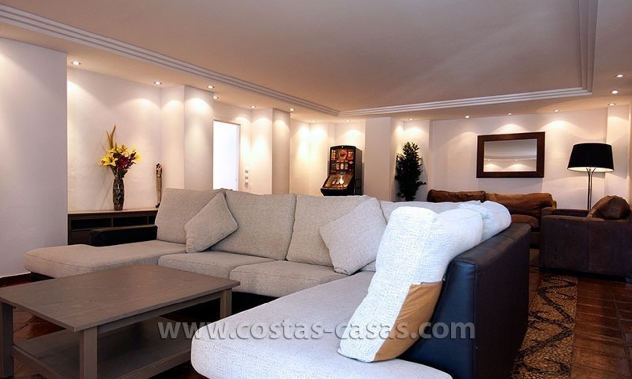 For Sale: Well-Appointed, Spacious and Fully-Renovated Villa in Marbella city 29