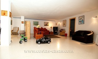 For Sale: Large, Well-Kept Villa in Marbella – Estepona 31
