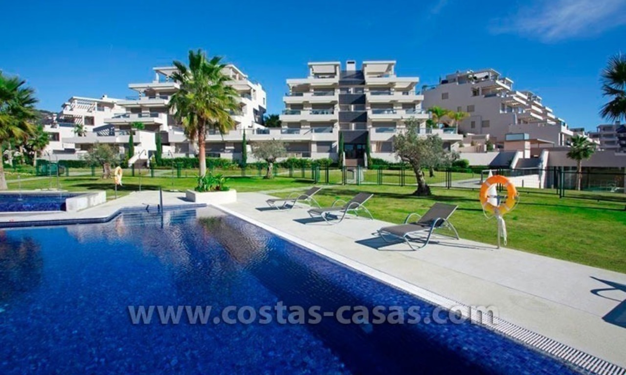 For Holiday Rent in the Marbella – Benahavís Area: Contemporary, Luxury Golf Apartment 22