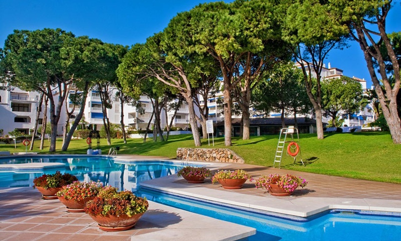 For Sale: Exclusive Apartment at Playas del Duque – Beachfront Estate in Puerto Banús, Marbella 25