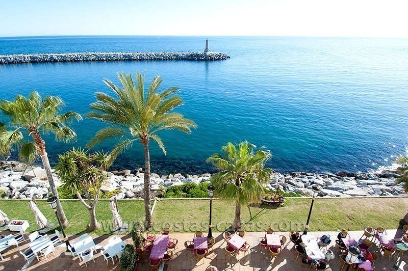 For sale: Seafront Corner Apartment in Puerto Banús, Marbella