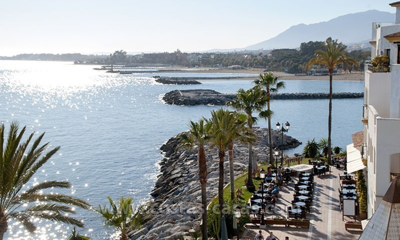 For sale: Seafront Corner Apartment in Puerto Banús, Marbella 3