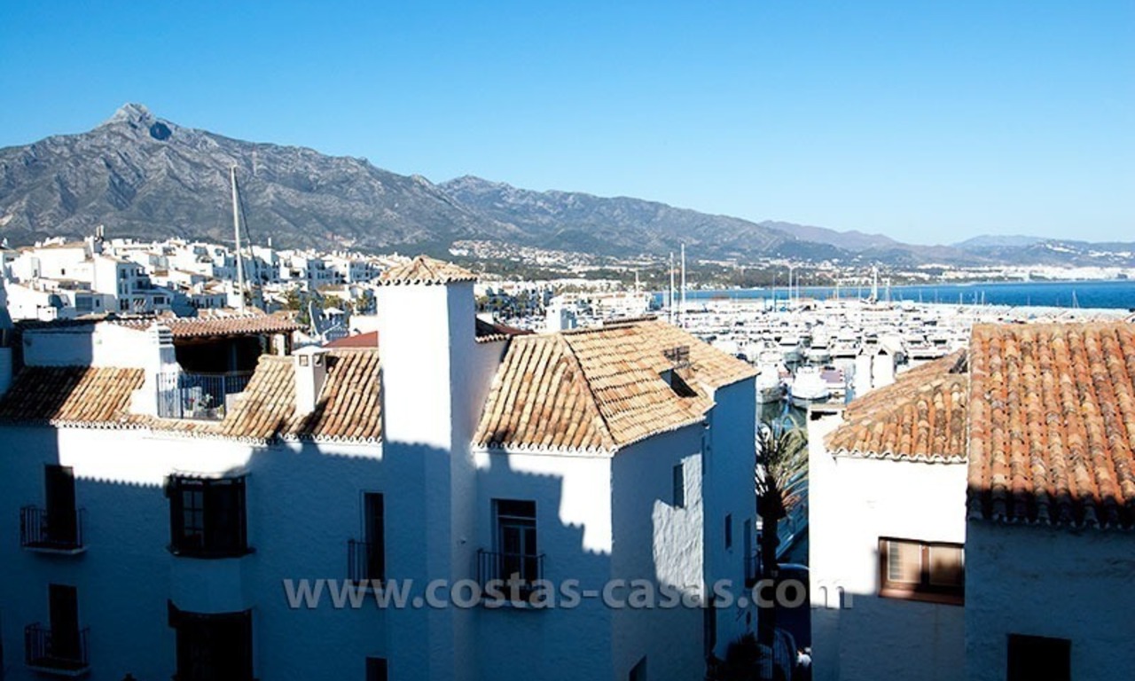 For sale: Seafront Corner Apartment in Puerto Banús, Marbella 20