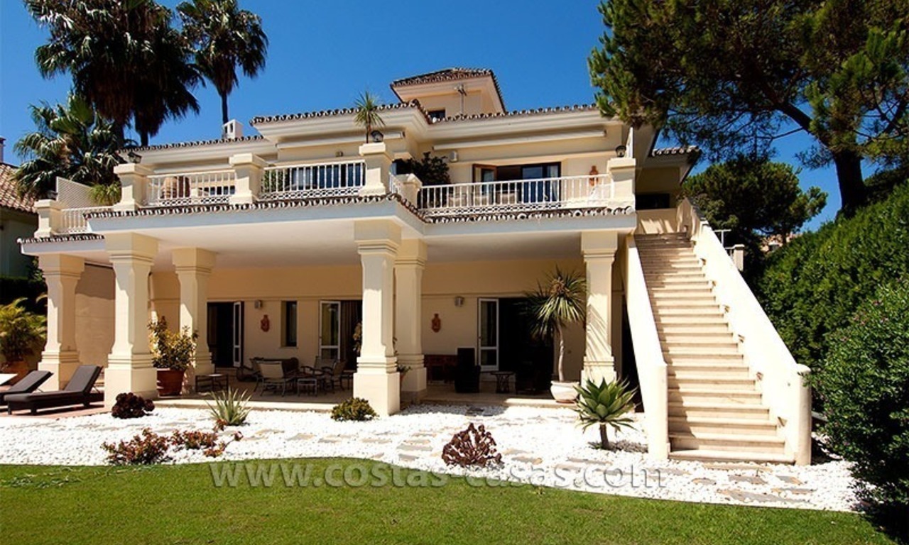 For Sale: Frontline golf villa in Nueva Andalucía, Marbella 1