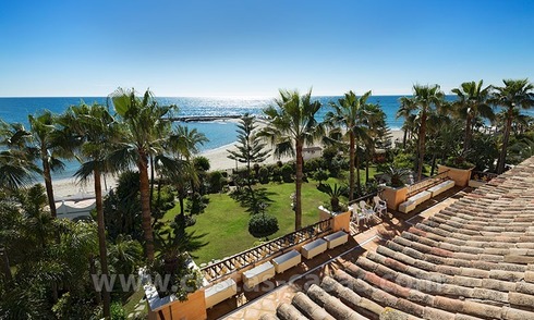 Exclusive beachfront penthouse for sale in Puerto Banus, Marbella 