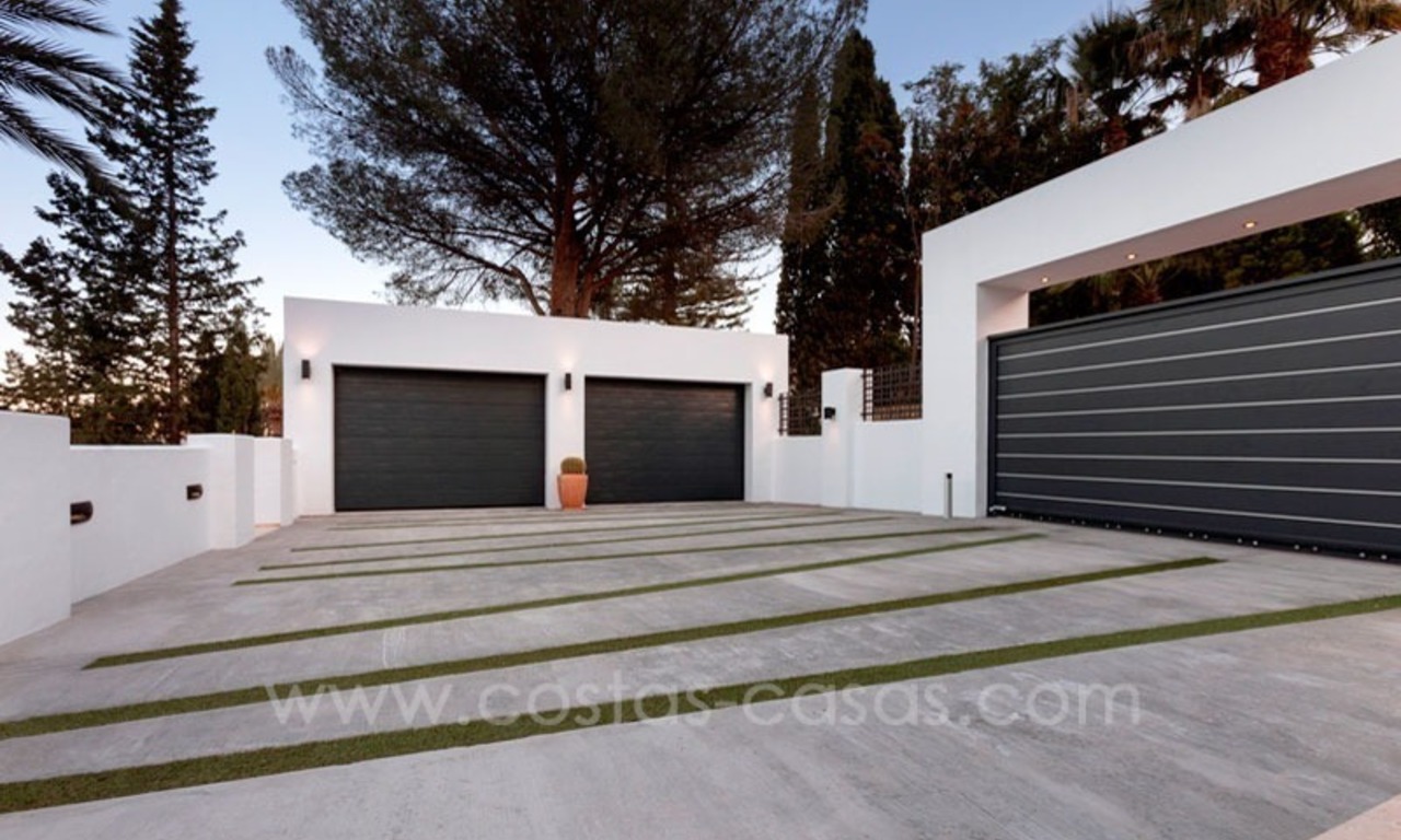 For Sale: Large Contemporary Front Line Golf Villa in Nueva Andalucía - Marbella 3