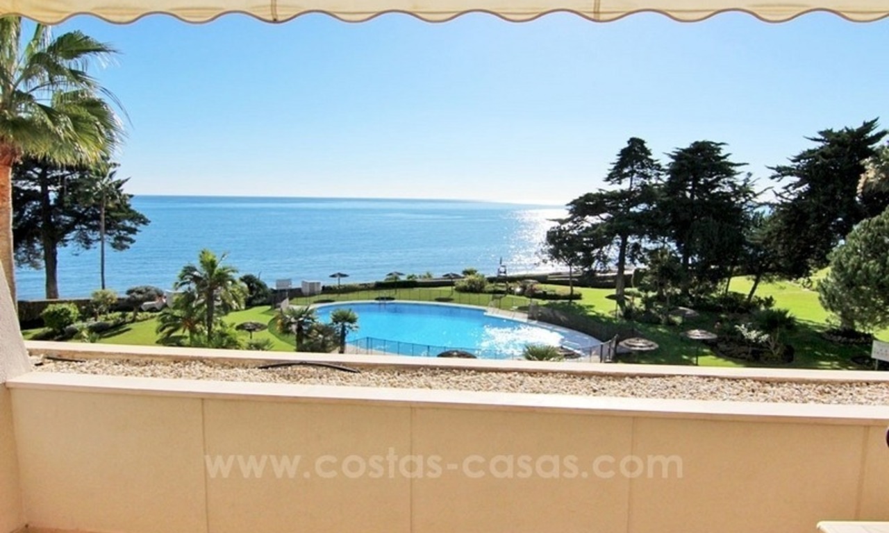 Beachfront apartment for sale, first line beach apartment complex, New Golden Mile, Marbella - Estepona 1