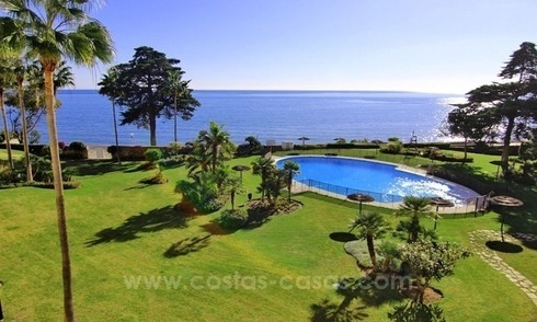 Beachfront apartment for sale, first line beach apartment complex, New Golden Mile, Marbella - Estepona 