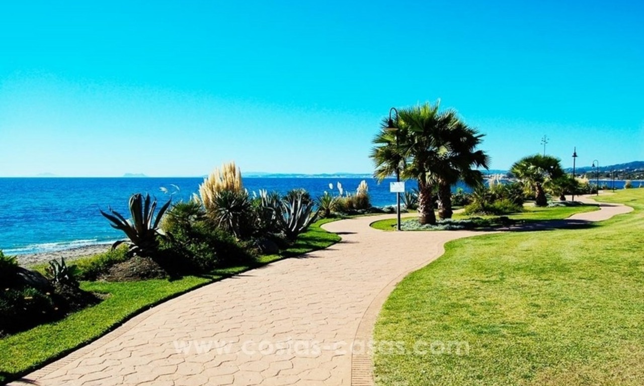 Luxury front line beach apartment for sale, first line beach complex, New Golden Mile, Marbella - Estepona 23