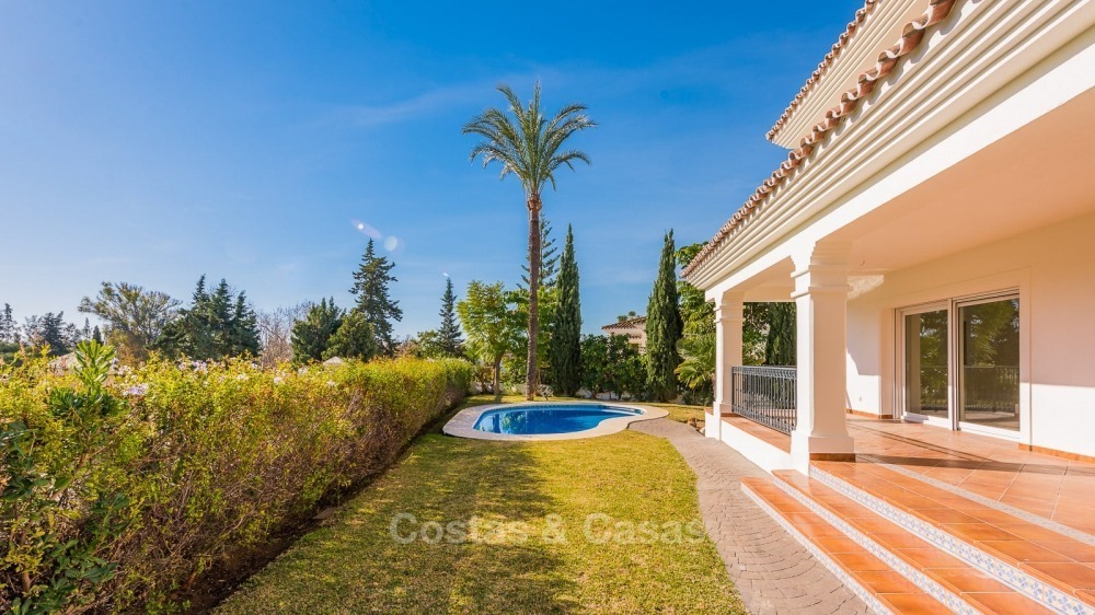For Sale in San Pedro Marbella: Immaculate first line golf villa 10779