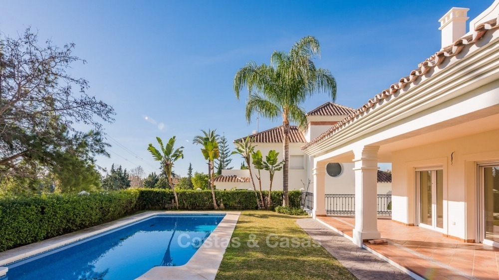 For Sale in San Pedro Marbella: Immaculate first line golf villa 10780
