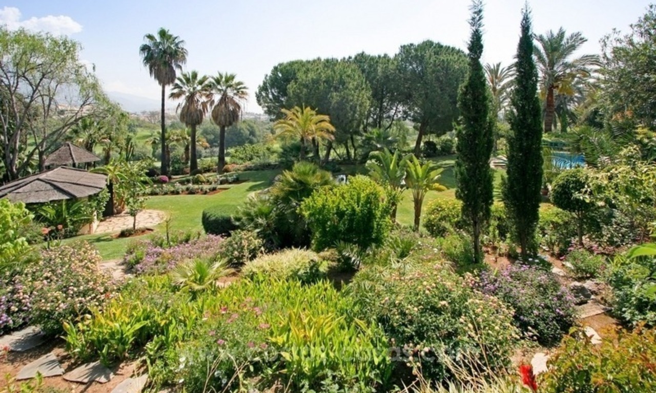Second line golf villa for sale in Nueva Andalucía, Marbella 1