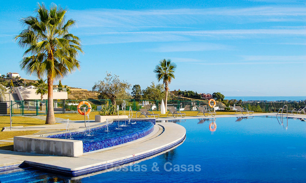 For Sale in the Marbella - Benahavís Area: Large Modern, Luxury Golf Apartment 52776