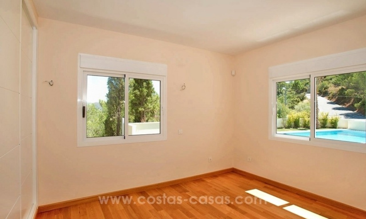 Fully renovated modern quality villa for sale in El Madroñal, Benahavis 10