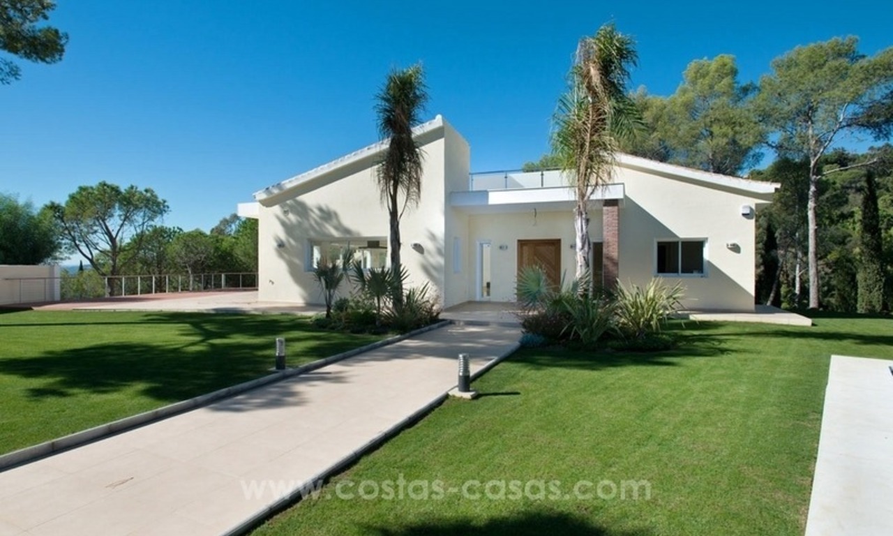 Fully renovated modern quality villa for sale in El Madroñal, Benahavis 16