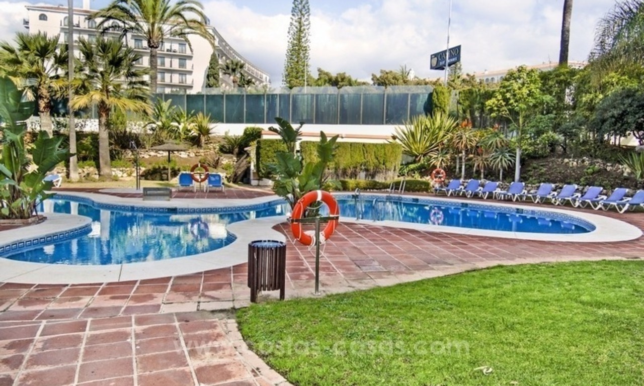 Perfect location!! Beachside apartment for sale in Puerto Banús 12
