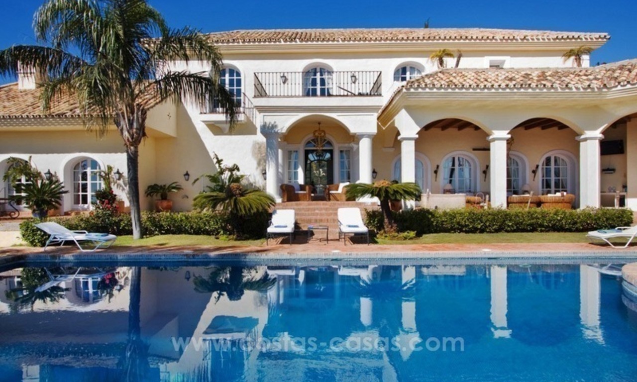 For Sale: A luxurious but elegant classical villa with the best views in El Madroñal - Benahavis 13