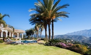 For Sale: A luxurious but elegant classical villa with the best views in El Madroñal - Benahavis 14