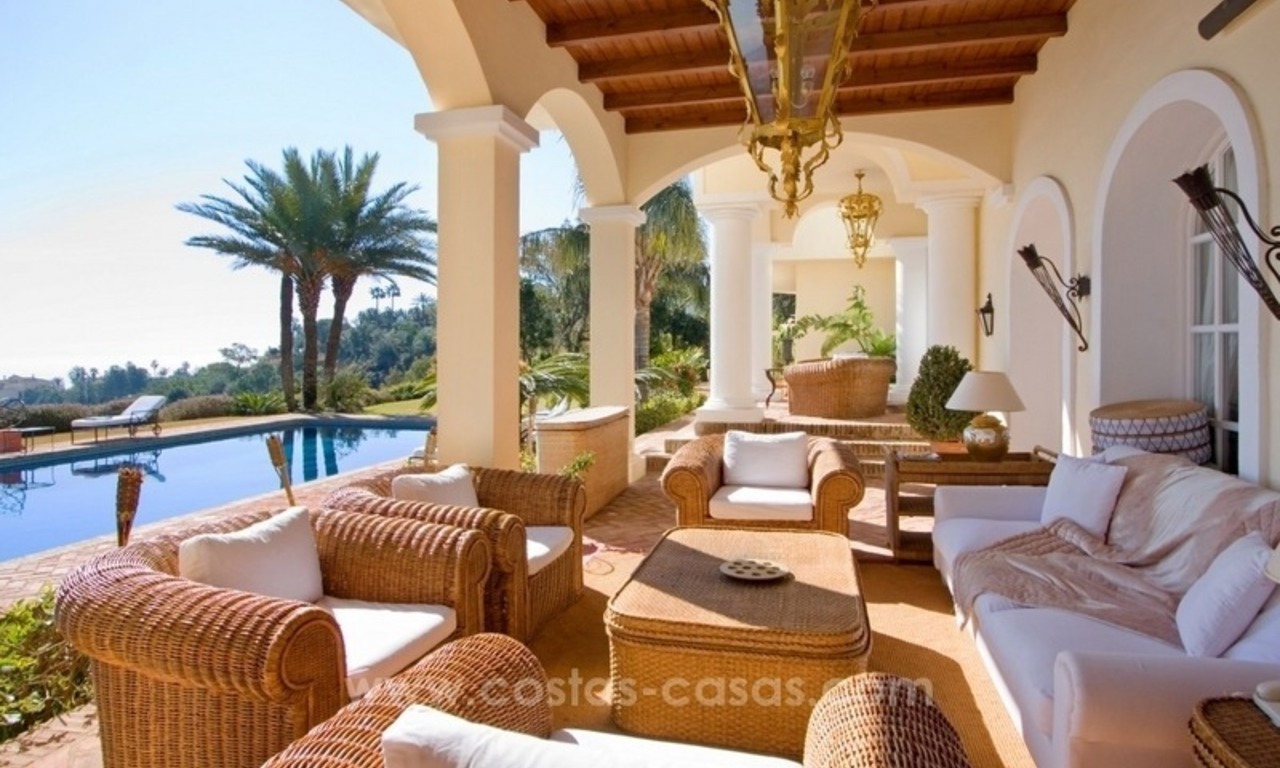 For Sale: A luxurious but elegant classical villa with the best views in El Madroñal - Benahavis 16