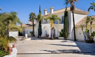 For Sale: A luxurious but elegant classical villa with the best views in El Madroñal - Benahavis 11