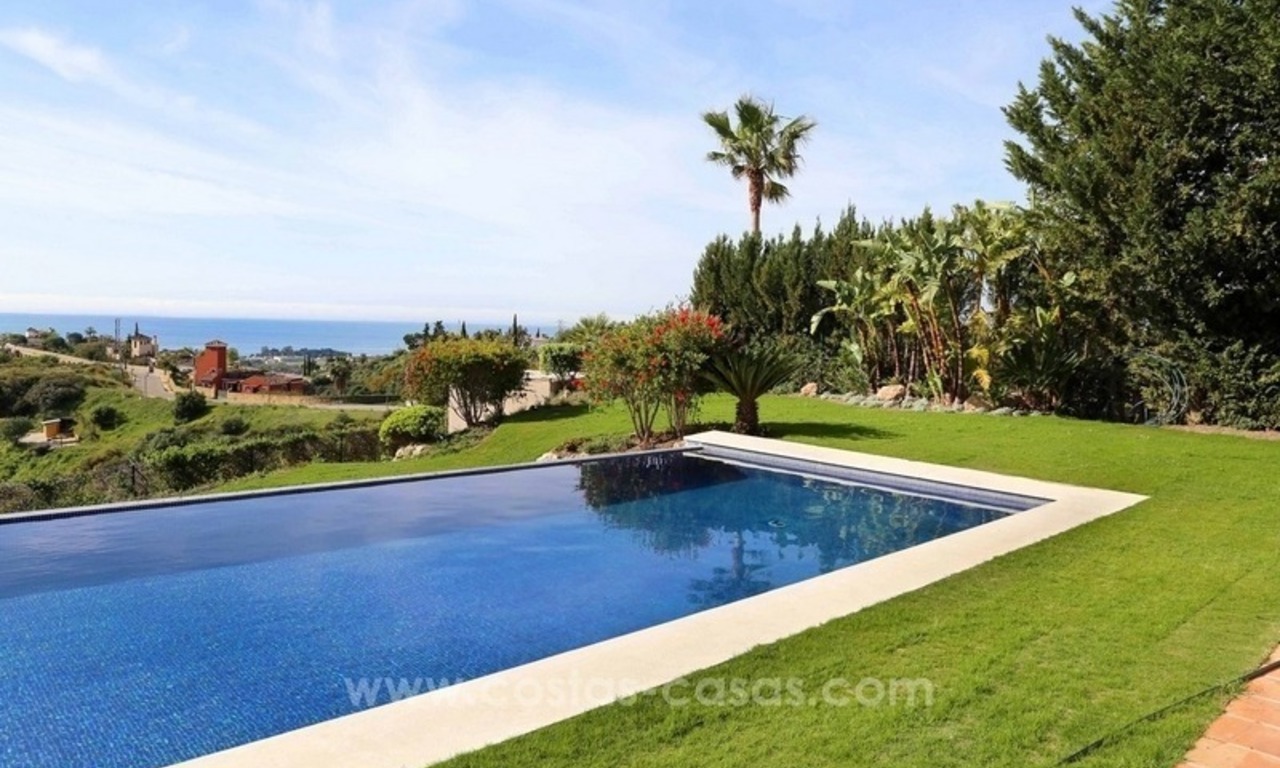 Luxury villa for sale between Marbella and Estepona, with panoramic sea views 5