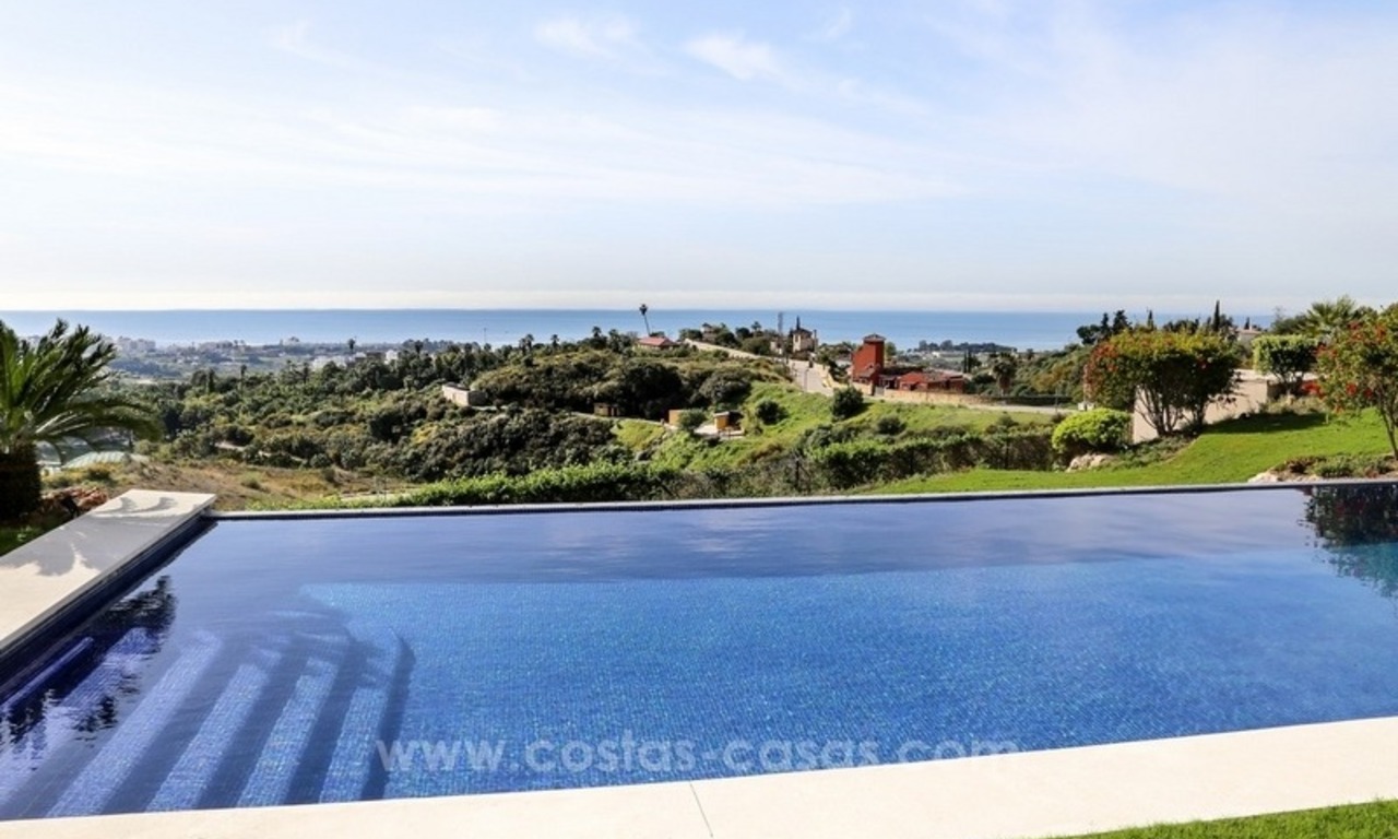 Luxury villa for sale between Marbella and Estepona, with panoramic sea views 6