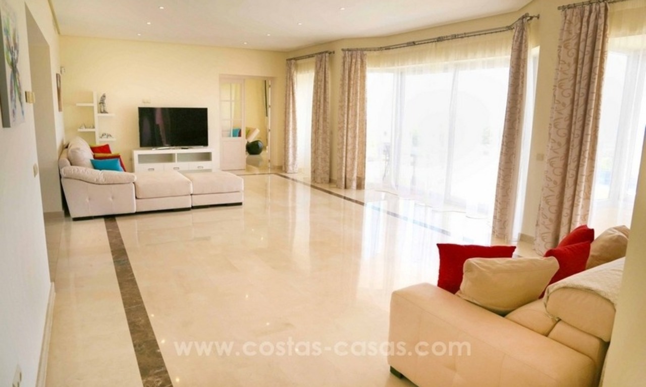 Luxury villa for sale between Marbella and Estepona, with panoramic sea views 20