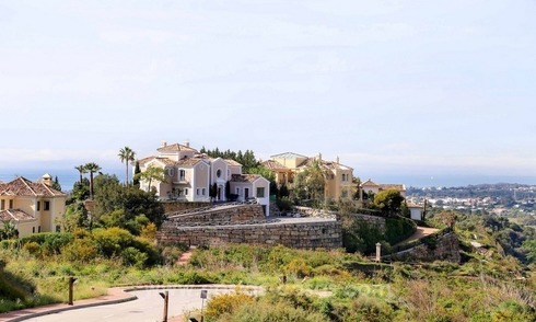 Luxury villa for sale between Marbella and Estepona, with panoramic sea views 