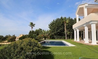 Luxury villa for sale between Marbella and Estepona, with panoramic sea views 10