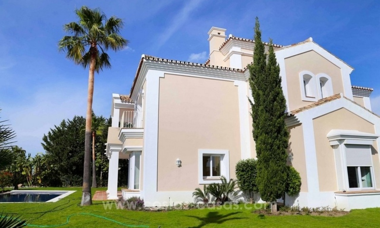Luxury villa for sale between Marbella and Estepona, with panoramic sea views 12
