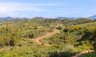 Luxury villa for sale between Marbella and Estepona, with panoramic sea views 4