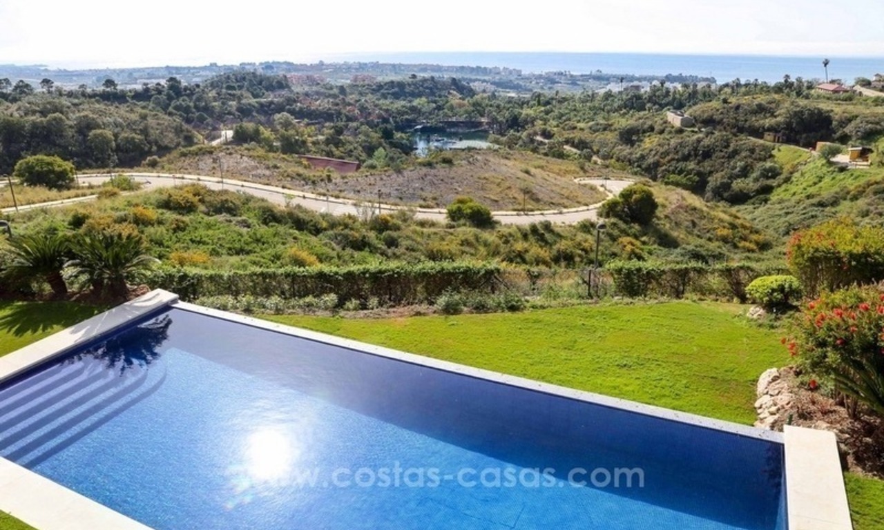Luxury villa for sale between Marbella and Estepona, with panoramic sea views 43