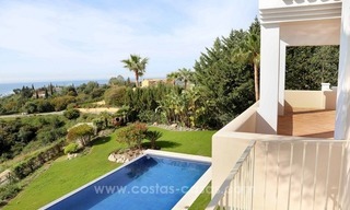 Luxury villa for sale between Marbella and Estepona, with panoramic sea views 42