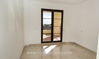 Renovated 3 bedroom bargain apartment for sale in Los Arqueros, Benahavis 7