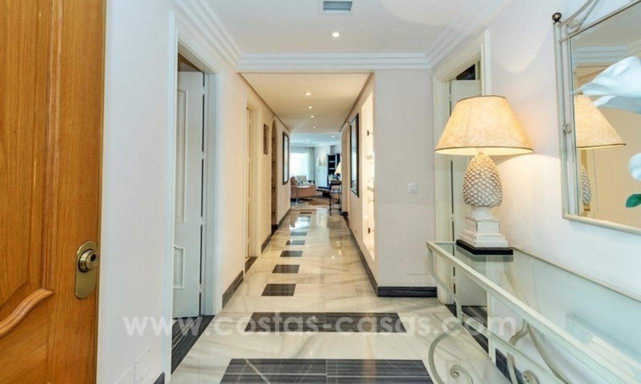 Gran Marbella for sale: Large luxury apartment, beachfront Marbella centre 9