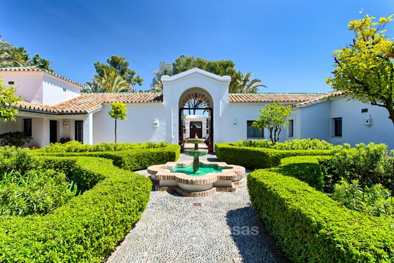Spectacular beachside luxury villa in Cortijo style for sale in Marbella West 11144 