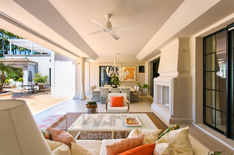Spectacular beachside luxury villa in Cortijo style for sale in Marbella West 11148 