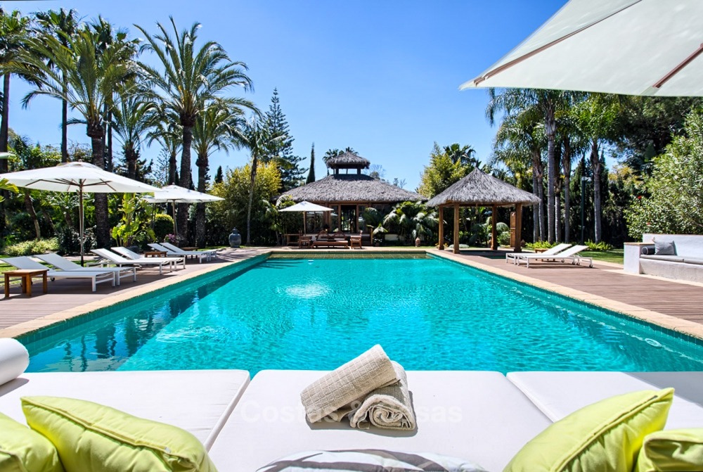 Spectacular beachside luxury villa in Cortijo style for sale in Marbella West 11149