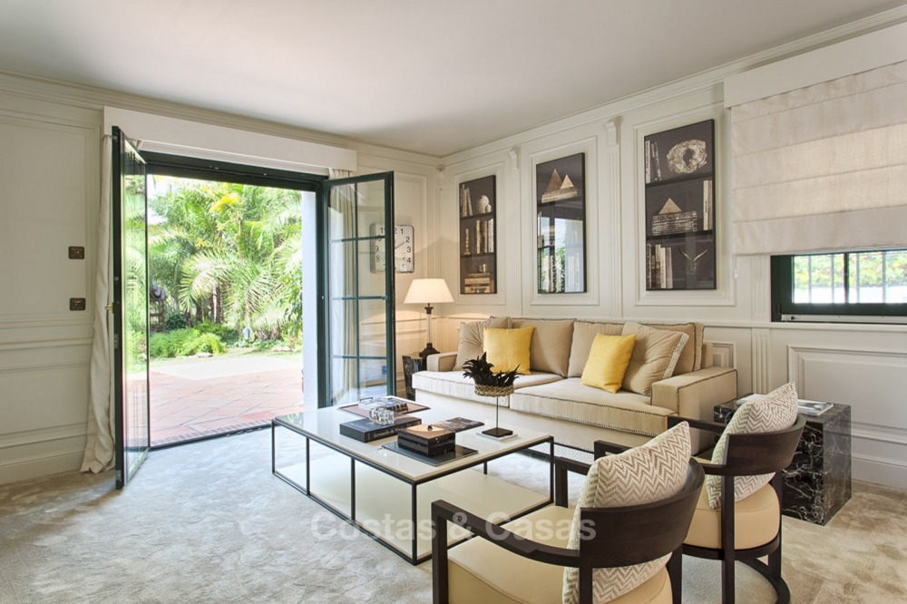 Spectacular beachside luxury villa in Cortijo style for sale in Marbella West 11161