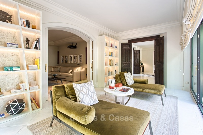 Spectacular beachside luxury villa in Cortijo style for sale in Marbella West 11163 