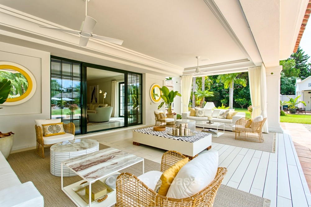 Spectacular beachside luxury villa in Cortijo style for sale in Marbella West 11167