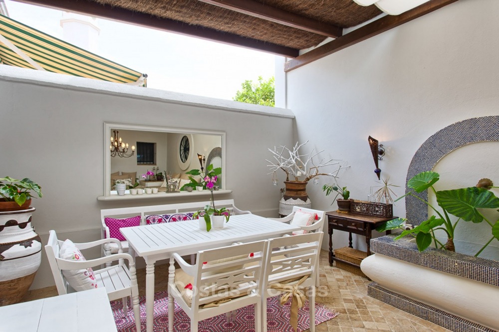 Spectacular beachside luxury villa in Cortijo style for sale in Marbella West 11195