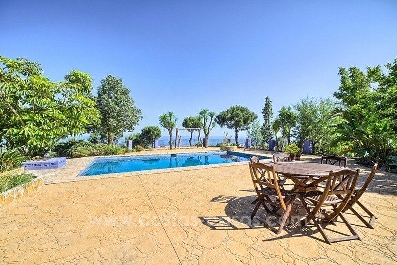 Finca - Villa for sale in Estepona with panoramic sea view