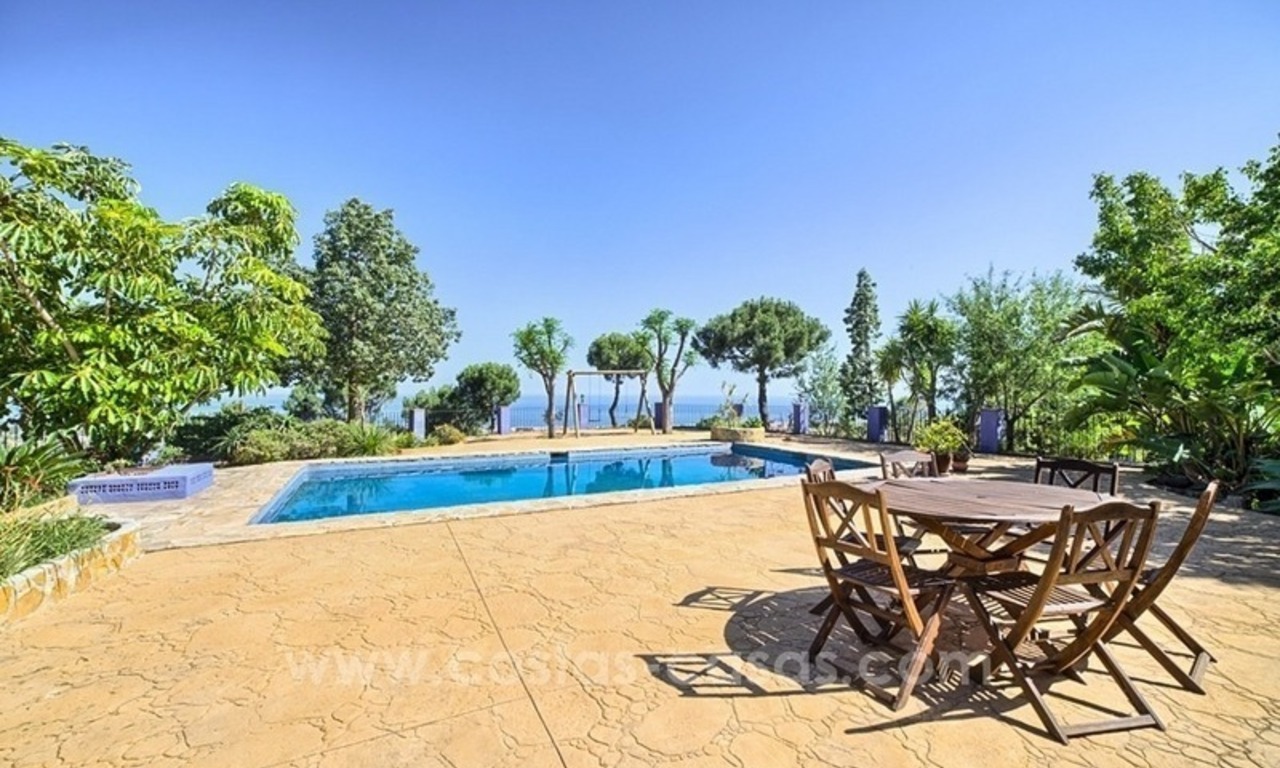 Finca - Villa for sale in Estepona with panoramic sea view 0