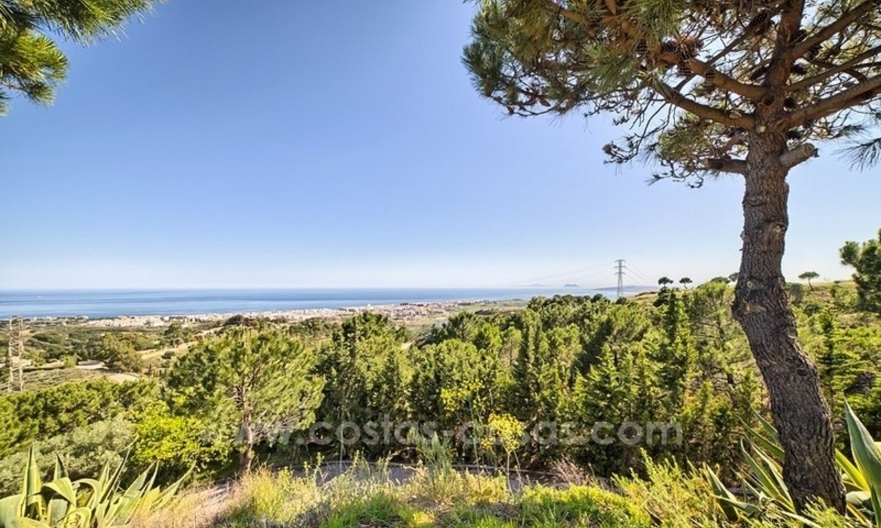 Finca - Villa for sale in Estepona with panoramic sea view 2