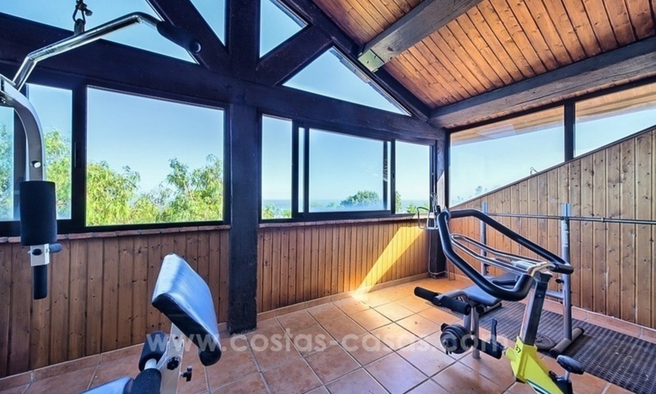 Finca - Villa for sale in Estepona with panoramic sea view 19