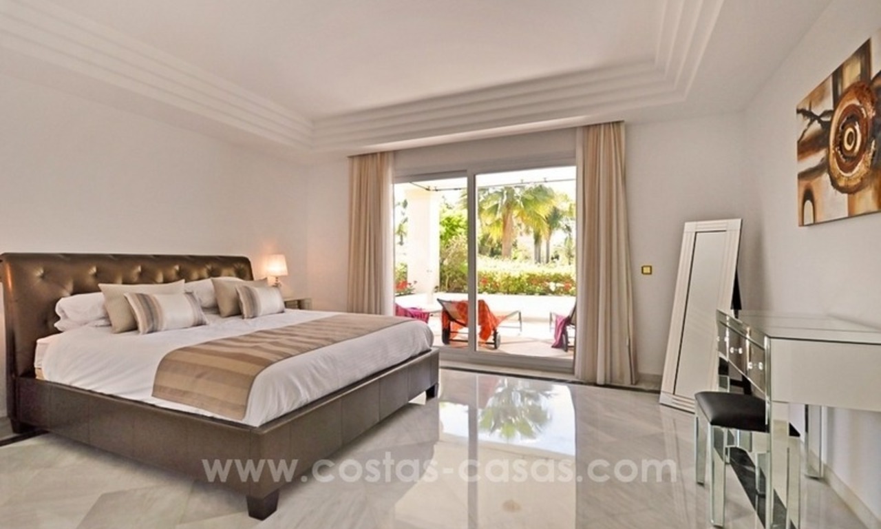 Spacious luxury apartment for sale on the Golden Mile between Marbella and Puerto Banus 8