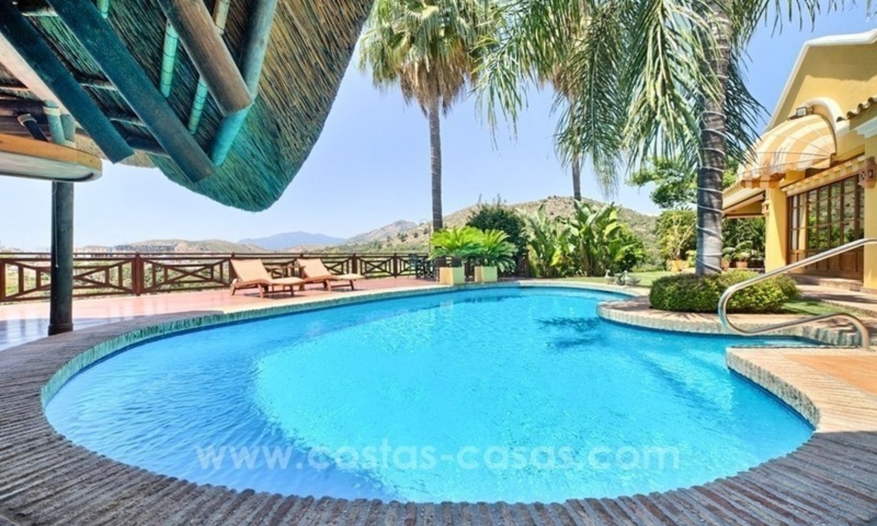 Villa for sale in a gated community with sea views in Benahavis – Marbella 7