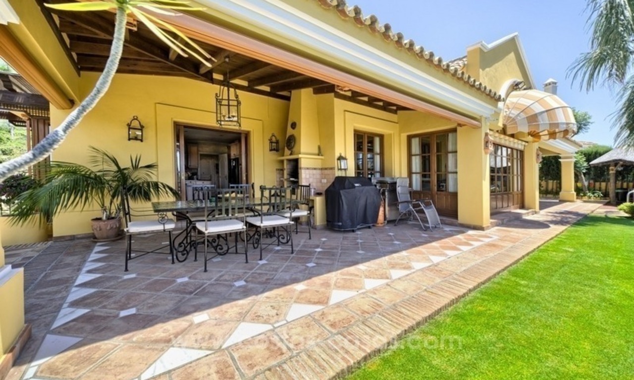 Villa for sale in a gated community with sea views in Benahavis – Marbella 8