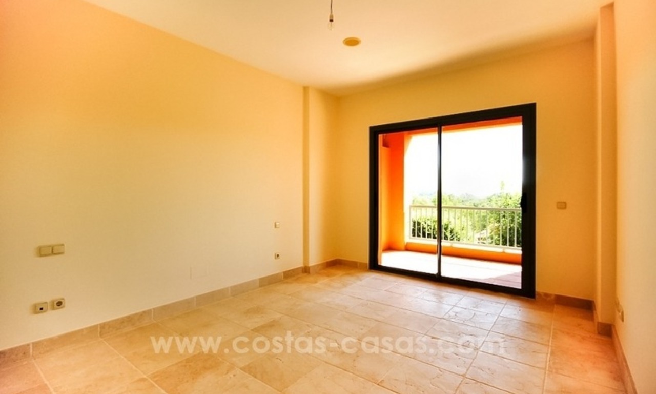Very nice first floor apartment for sale in Marbella - Benahavis in a frontline golf complex 8
